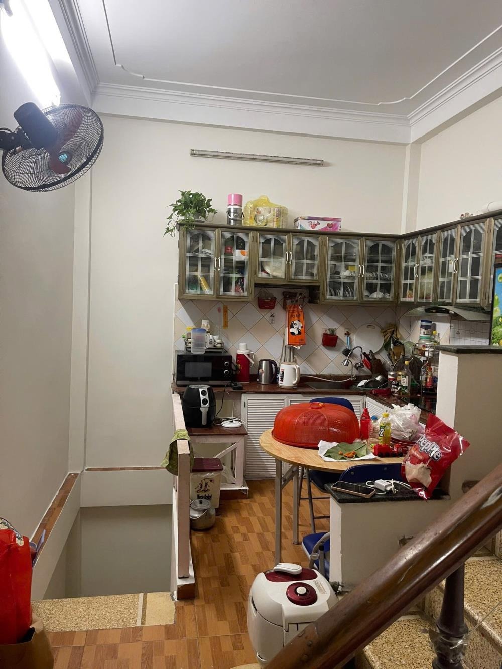 Bán nhà Lạc Long Quân, Cầu Giấy: 4 Tầng, Gần Chợ, Ô Tô Vào