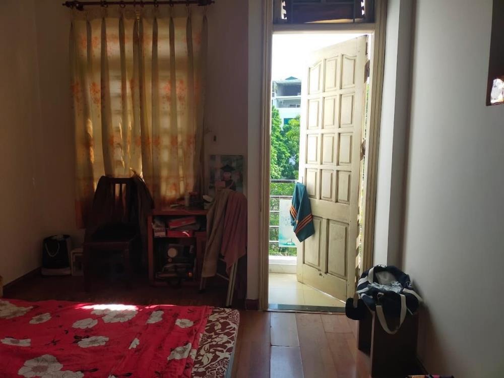 Bán nhà Lạc Long Quân, Cầu Giấy: 4 Tầng, Gần Chợ, Ô Tô Vào