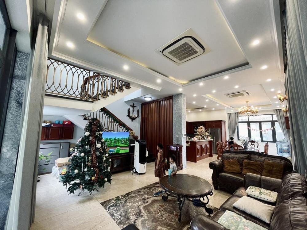 Biệt Thự Cao Cấp 200m² Đường 16m - Vị Trí Đắc Địa Quận Bình Thạnh