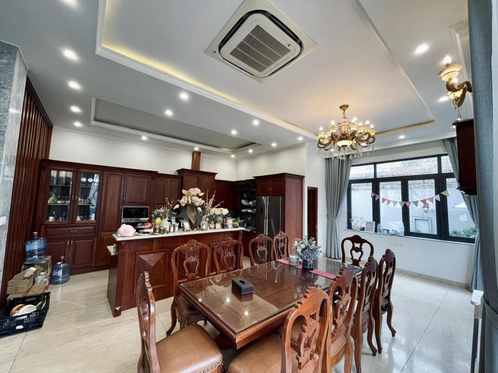 Biệt Thự Cao Cấp 200m² Đường 16m - Vị Trí Đắc Địa Quận Bình Thạnh