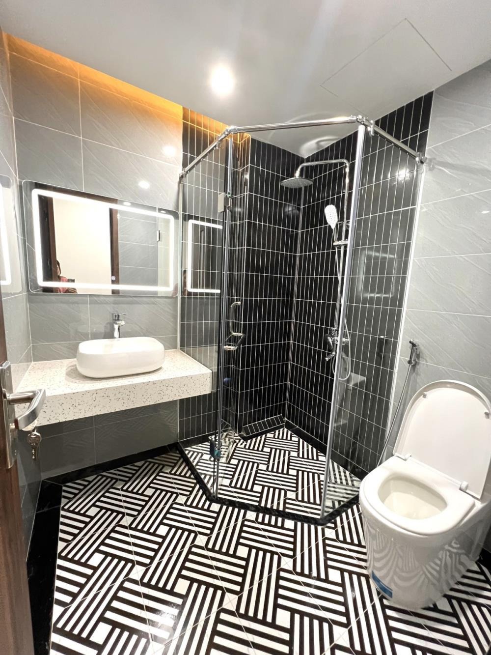 Nhà Mới Lò Đúc - Trần Khắc Chân - 40m2 - 6 Tầng - Thang Máy - Giá Tốt