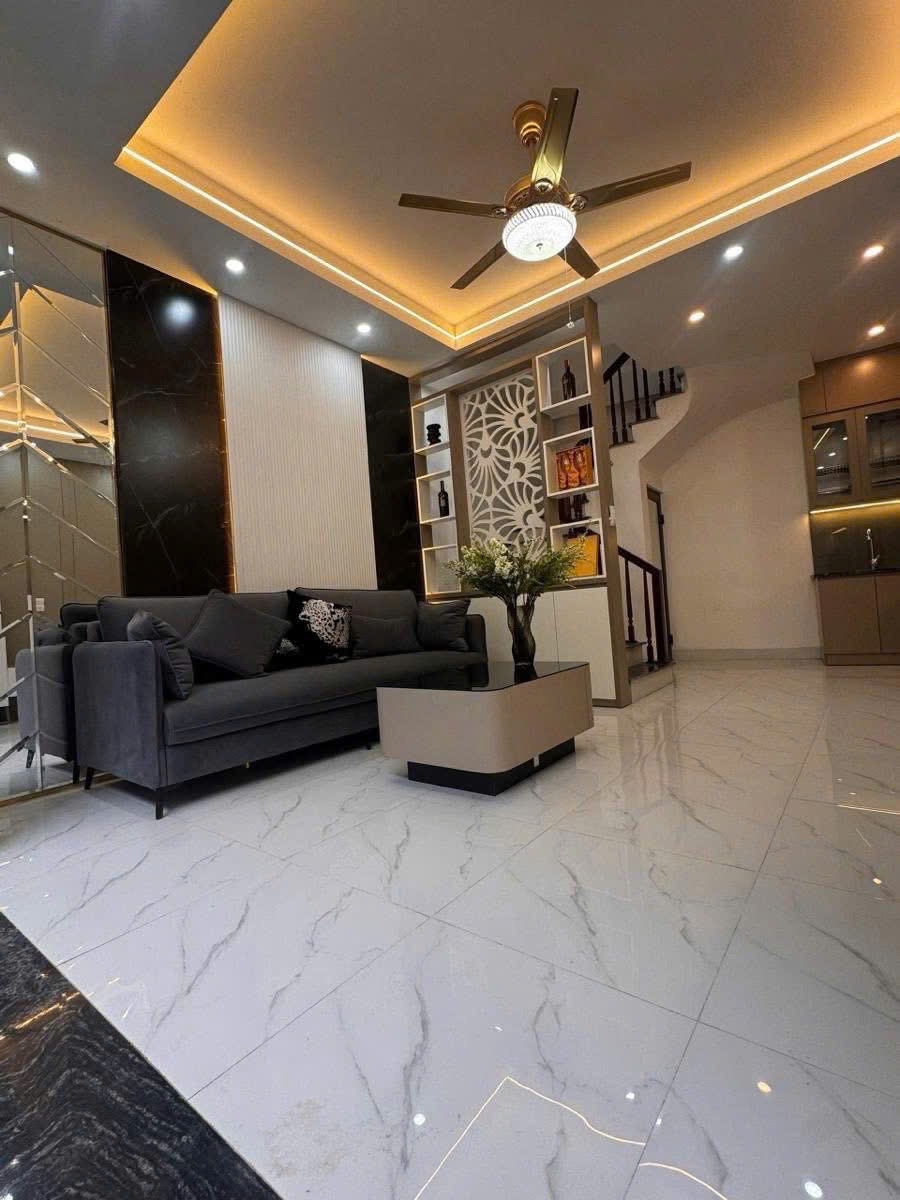 Bán nhà Tây Hồ 7.95 tỷ - Vị trí đẹp, Full Nội Thất, Gần Hồ Tây