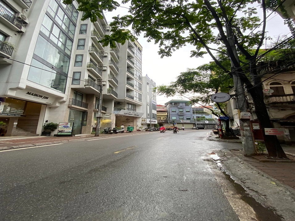 Cần Bán Nhà Mặt Phố Linh Lang - Vị Trí Đẹp, Kinh Doanh Sầm Uất, 84m2