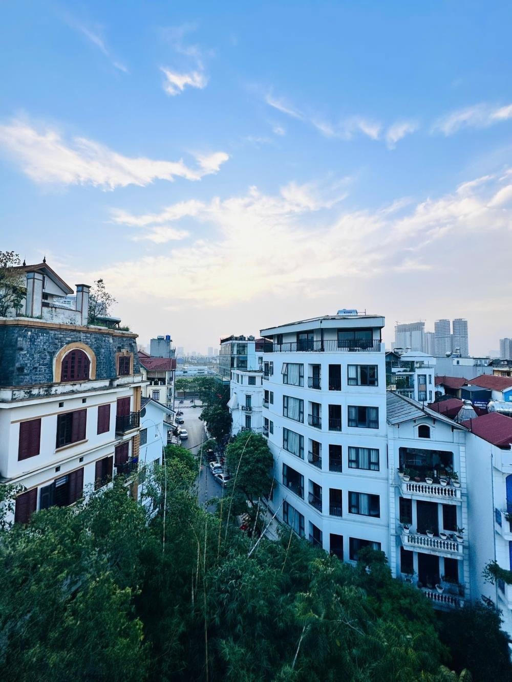 Lạc Long Quân - Ngõ Thông Võ Chí Công - 7 Tầng Thang Máy - Giá 21.5 tỷ