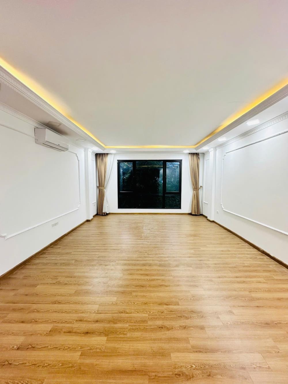 Lạc Long Quân - Ngõ Thông Võ Chí Công - 7 Tầng Thang Máy - Giá 21.5 tỷ
