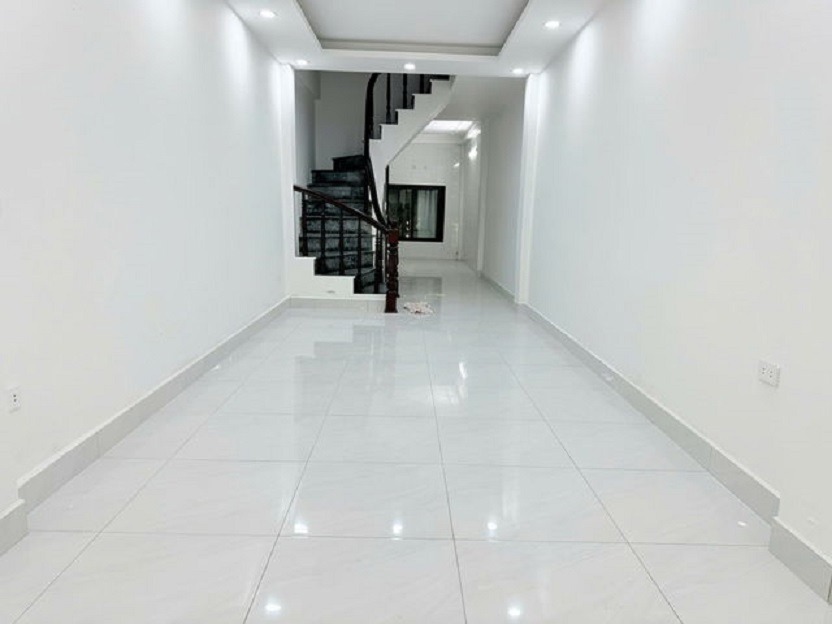 Lĩnh Nam - Hoàng Mai: 50m² 4 Tầng, Ô Tô Đỗ Cửa, Kinh Doanh Đỉnh Cao