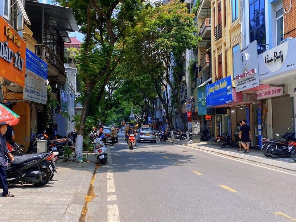 Phố Khúc Thừa Dụ - Tòa Nhà 9 Tầng, 180m2, Thiết Kế Hiện Đại - Giá 90 Tỷ