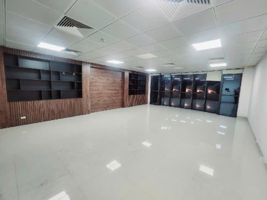 Bán Tòa Nhà VP Mặt Phố Tân Mai: 8 Tầng, Mặt Tiền Rộng, Vị Trí Đắc Địa
