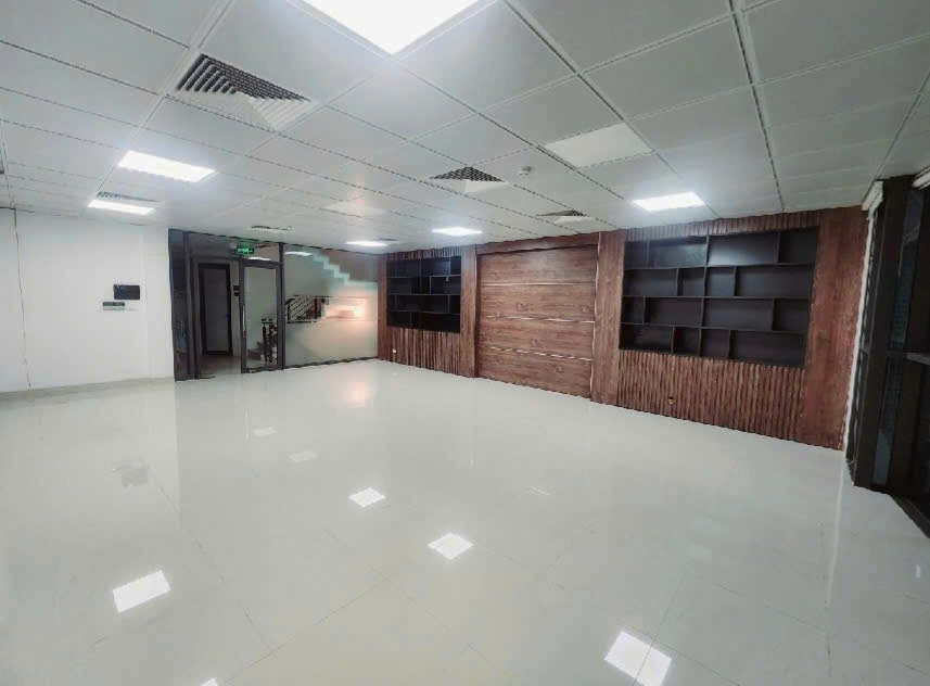 Bán Tòa Nhà VP Mặt Phố Tân Mai: 8 Tầng, Mặt Tiền Rộng, Vị Trí Đắc Địa