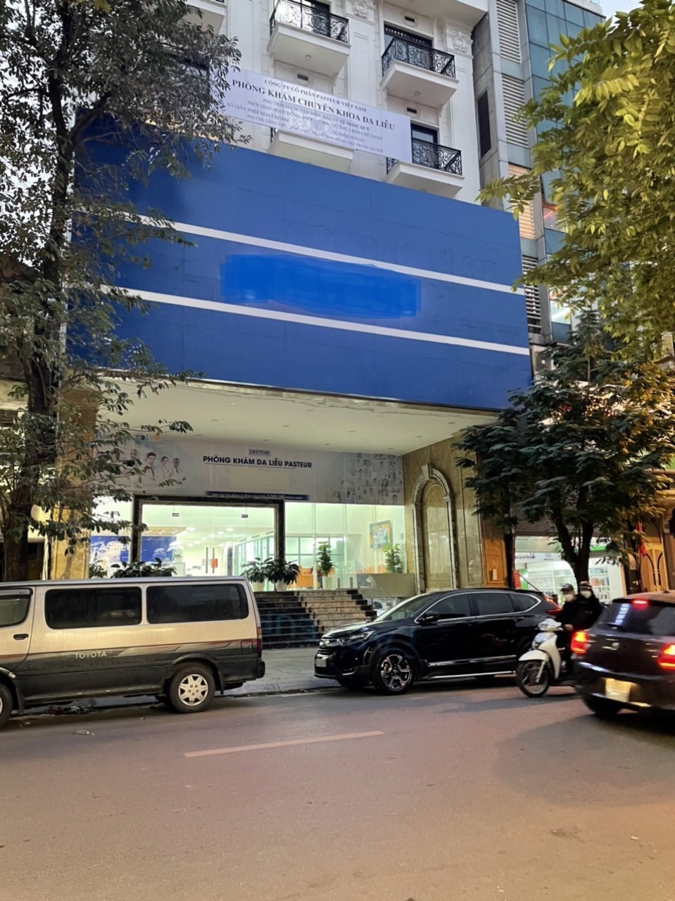 Bán Building 225m2 Mặt Tiền 10m Hoàng Quốc Việt - Giá 137 Tỷ