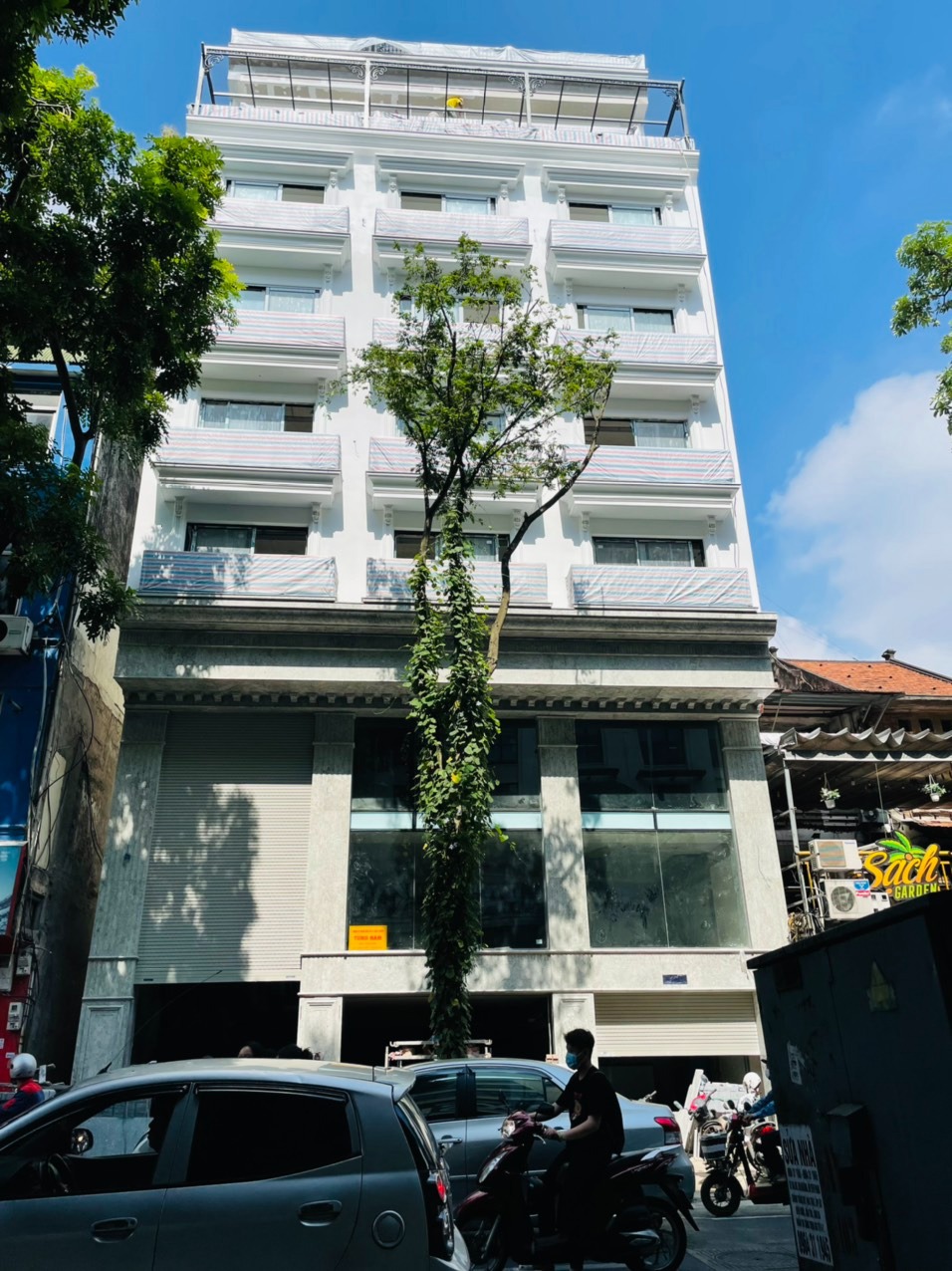 Bán Building Đẹp Nhất Nguyễn Thị Định: 210m2, Mặt Tiền 11m, Nội Thất Cao Cấp