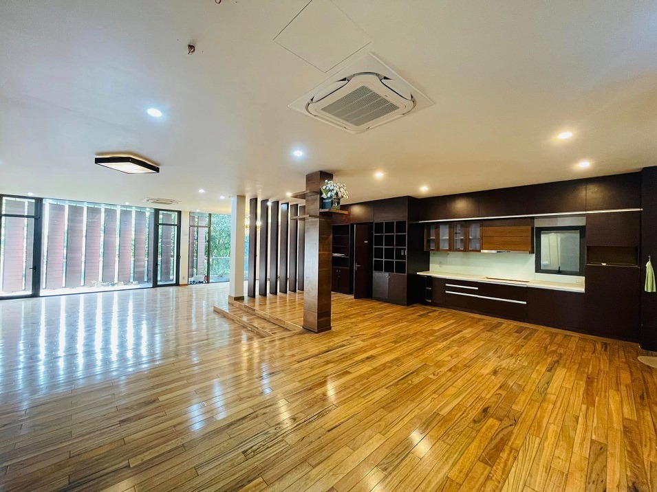Biệt Thự Siêu Vip Khu Lao Thành Cầu Giấy - 300m2 - Oto Đỗ Cửa - Giá 152 tỷ