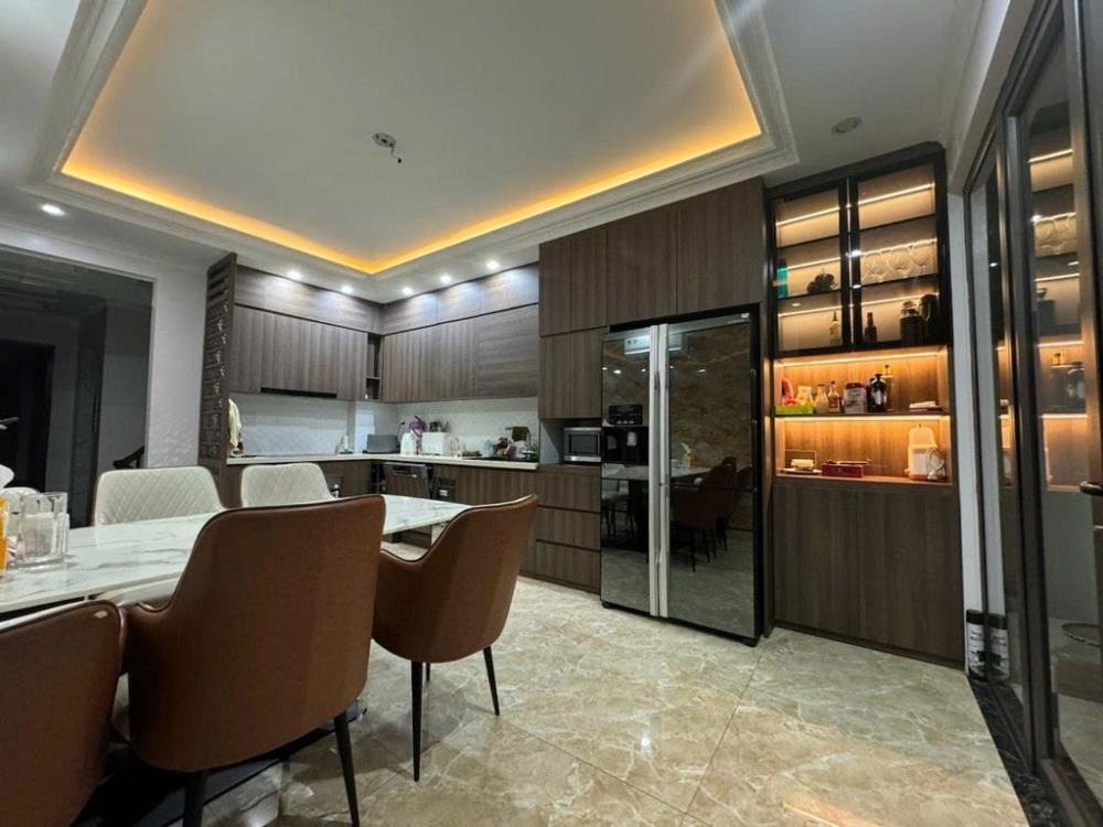 Bán Nhà Phân Lô Vương Thừa Vũ 6 Tầng, Thang Máy, Ô Tô Đỗ Cửa - Đầu Tư Vàng