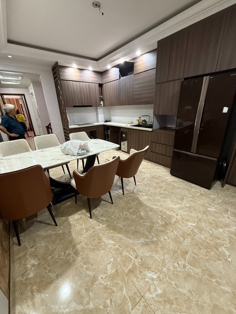 Bán Nhà Phân Lô Vương Thừa Vũ 6 Tầng, Thang Máy, Ô Tô Đỗ Cửa - Đầu Tư Vàng