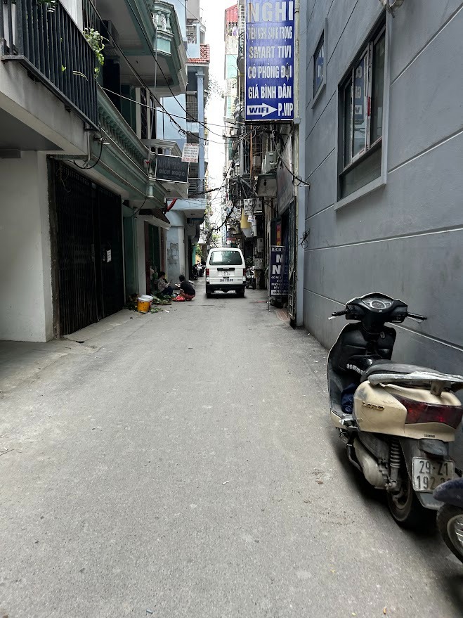 Bán Nhà Phân Lô Vương Thừa Vũ 6 Tầng, Thang Máy, Ô Tô Đỗ Cửa - Đầu Tư Vàng