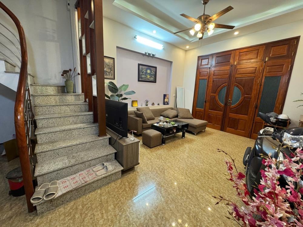 Bán nhà Hà Trì 1, Hà Đông: 35m2, 5 tầng, giá 6.6 tỷ - Vị trí đẹp, tiện nghi