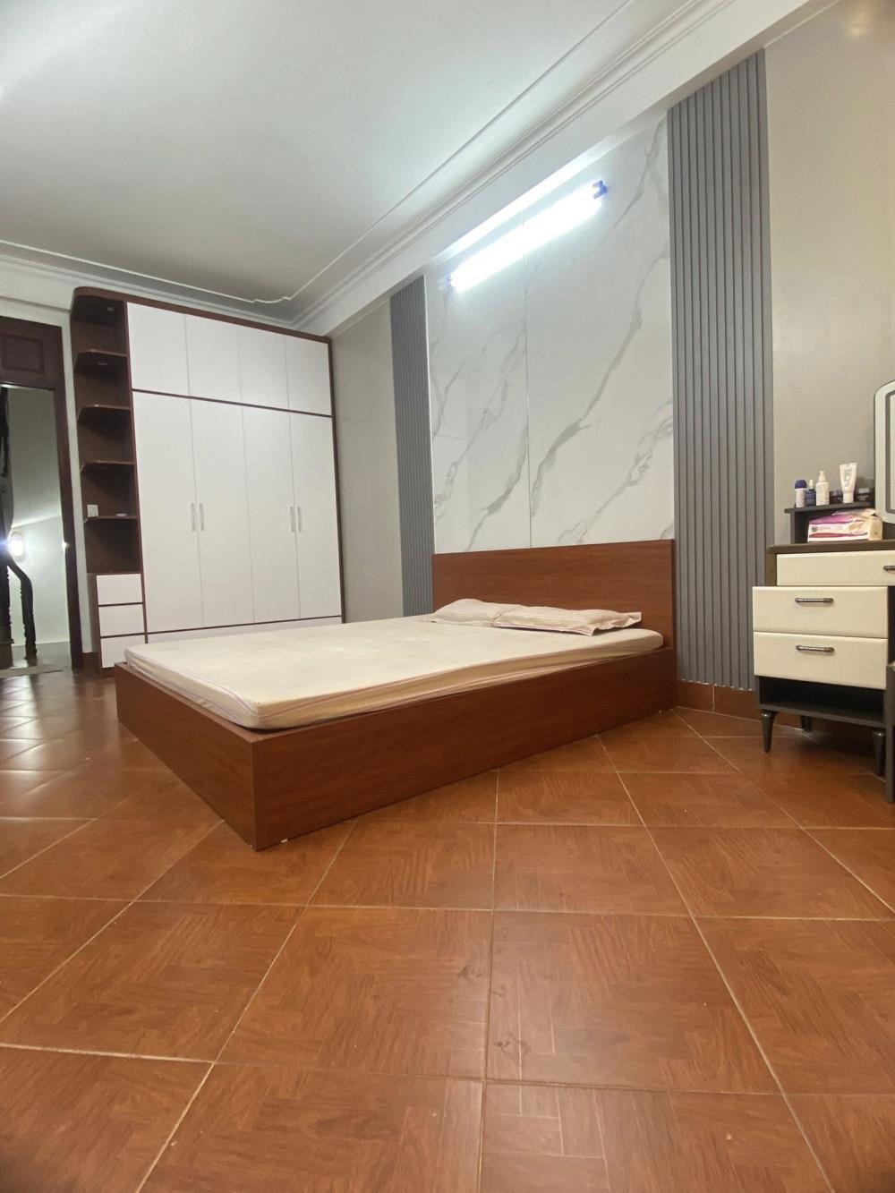 Nhà Tây Hồ - 35m2 - 5 Tầng - 6.6 Tỷ - Ngõ Rộng, Gần Ciputra
