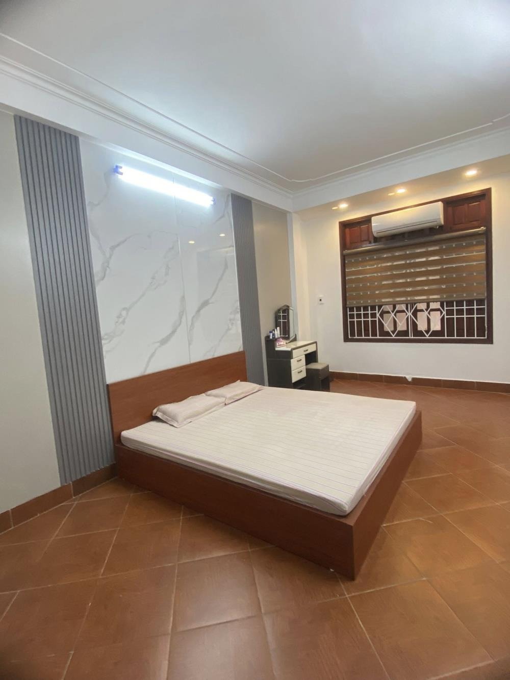 Nhà Tây Hồ - 35m2 - 5 Tầng - 6.6 Tỷ - Ngõ Rộng, Gần Ciputra