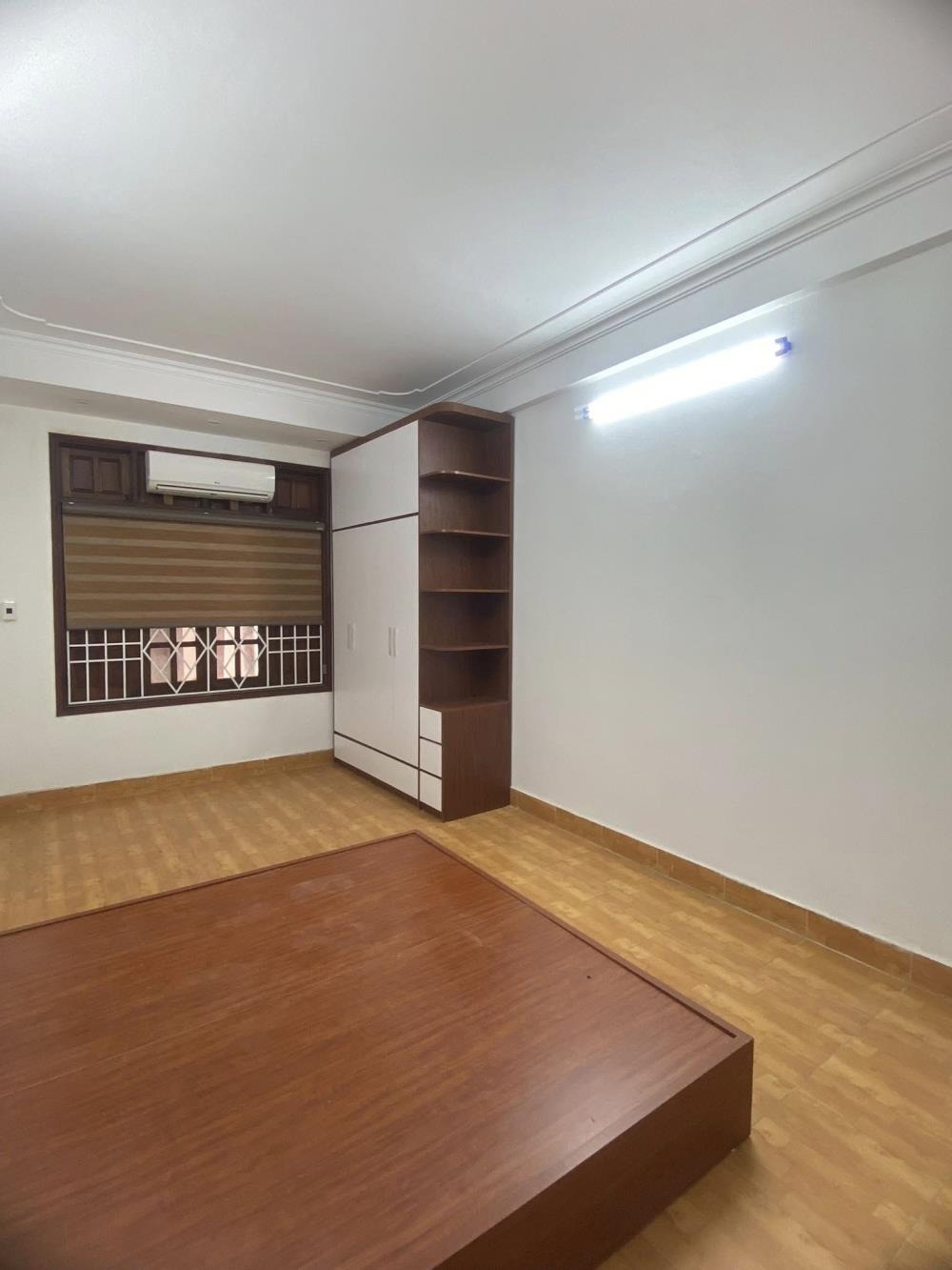 Nhà Tây Hồ - 35m2 - 5 Tầng - 6.6 Tỷ - Ngõ Rộng, Gần Ciputra