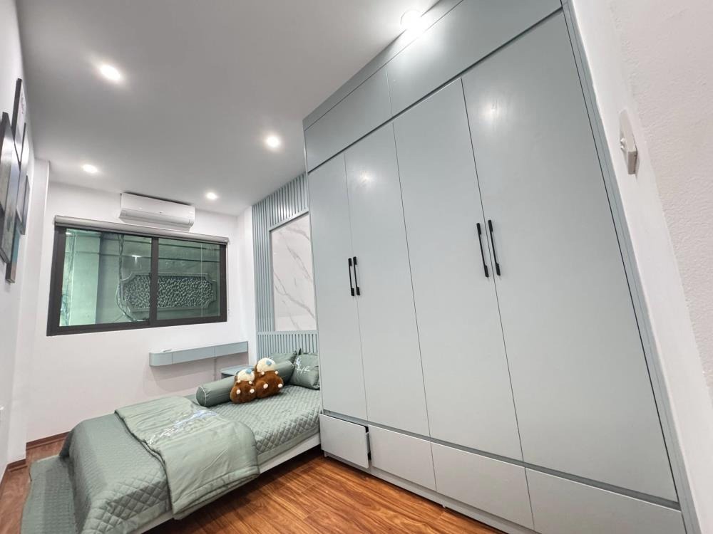 Bán nhà Định Công - 30m2x4T, Ngõ Ba Gác, Ô Tô Gần, Giá 4.6 tỷ