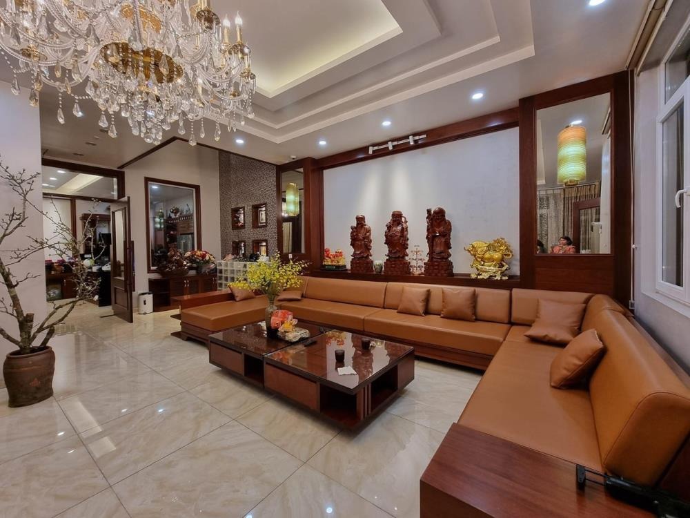 Bán Biệt Thự Trần Thái Tông: Lô Góc 2 Mặt Đường, 230m2, Giá 100 Tỷ