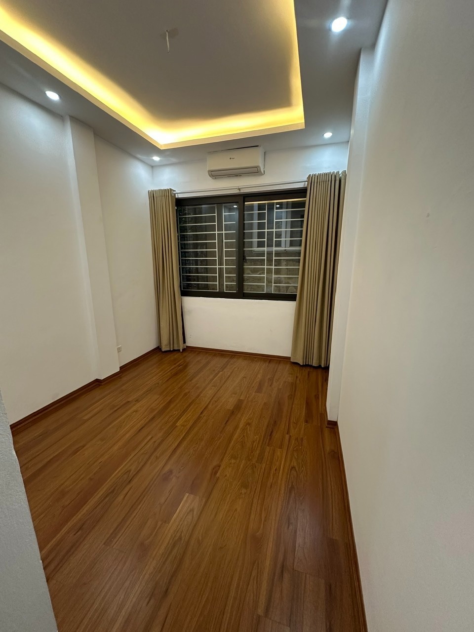 Nhà Đẹp Hương Viên, Quận Hai Bà Trưng: Vị Trí Đắc Địa, Kinh Doanh Tốt - Chỉ 5.4 Tỷ