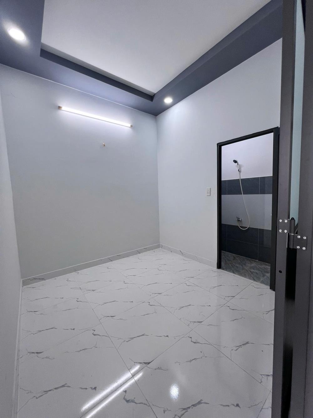 Bán Gấp Nhà 2 Tầng, Gần Chợ Hóc Môn, Sổ Hồng Riêng, Giá Chỉ 750 Triệu