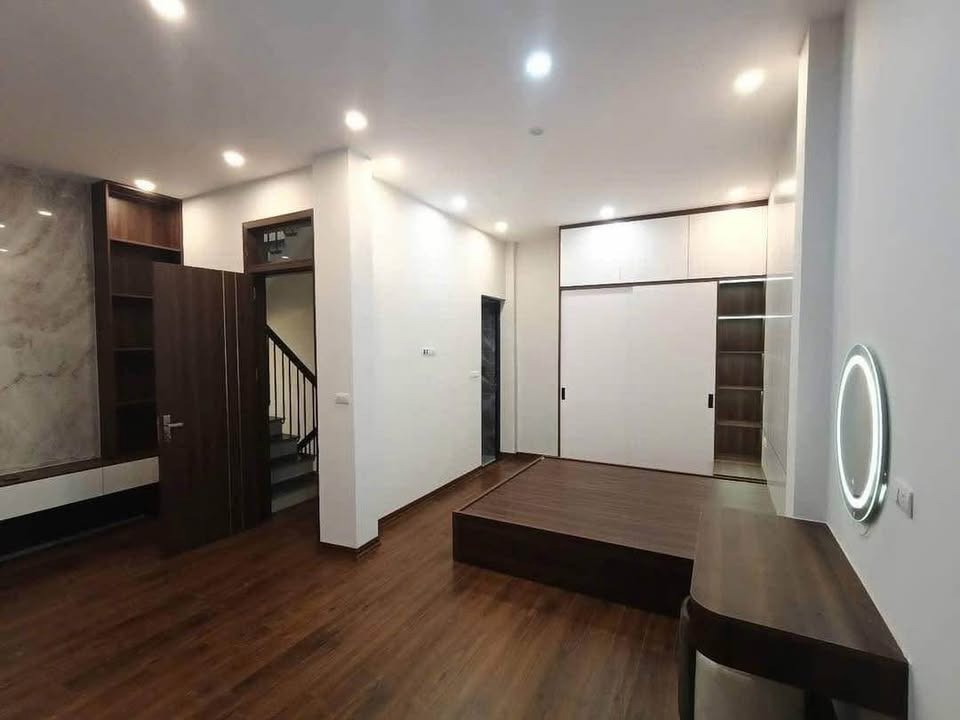 Chỉ 10 tỷ - Lô góc Vạn Phúc Hà Đông - Kinh doanh tốt, thang máy 5 tầng
