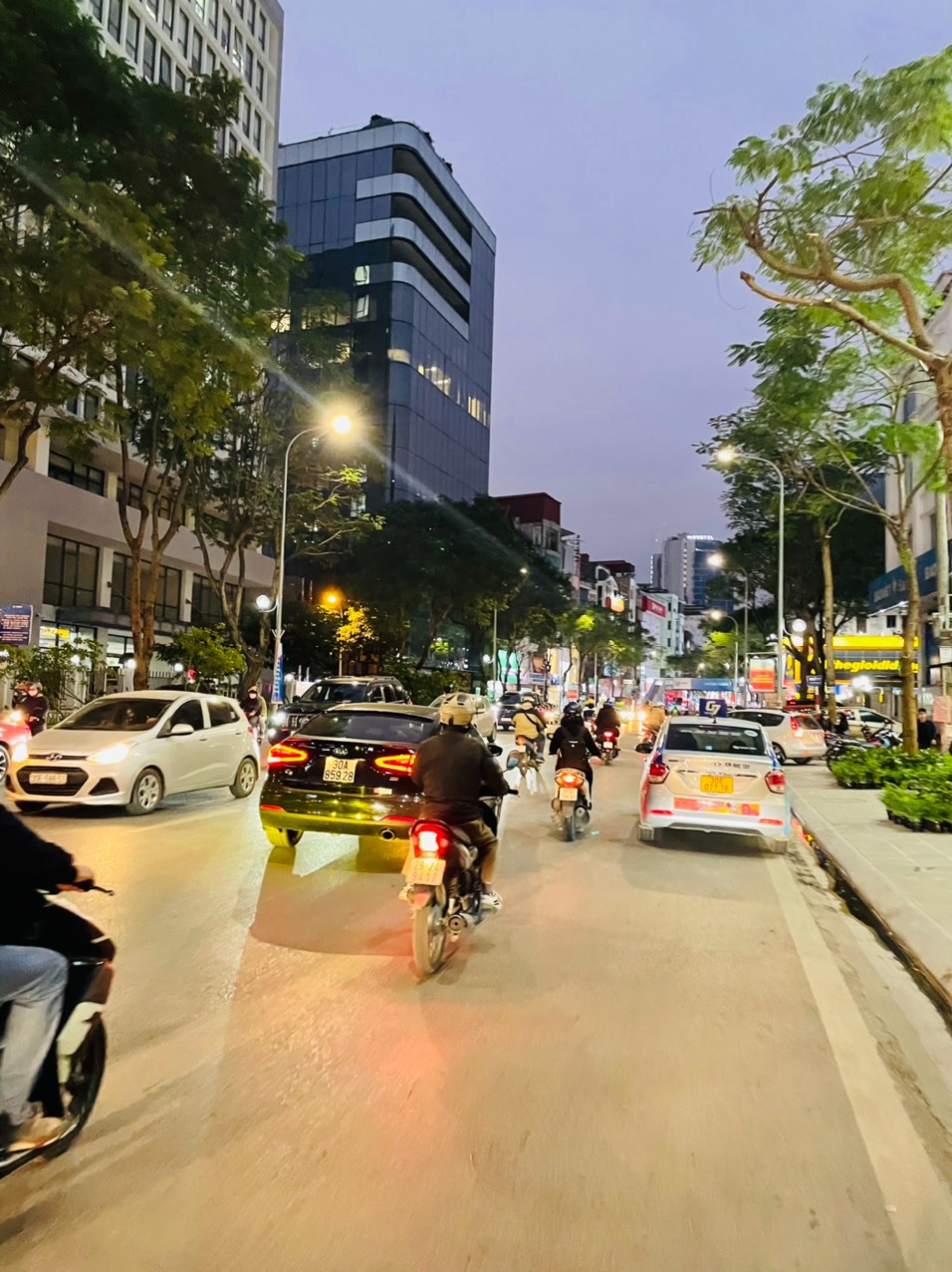 Bán tòa nhà siêu hiếm mặt phố Thái Hà, 140m², 8 tầng, Full GPXD