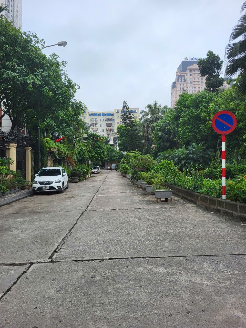 Biệt thự VIP Mễ Trì Hạ: View Vườn Hoa, Đường Đôi, 180m², Giá 60 tỷ