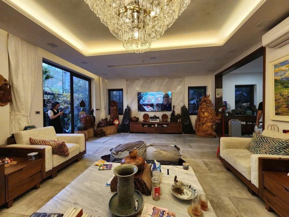 Biệt thự VIP Mễ Trì Hạ: View Vườn Hoa, Đường Đôi, 180m², Giá 60 tỷ