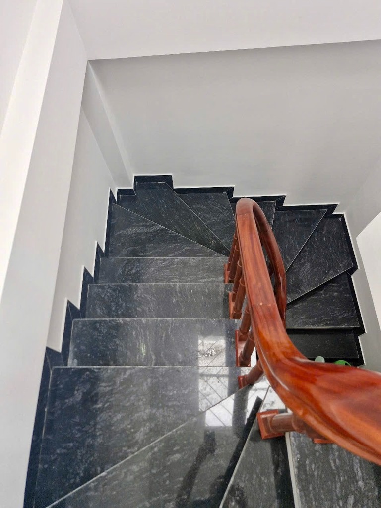 Nhà mới đẹp lô góc 30m Phan Đình Gót, ô tô tránh, gần tiện ích