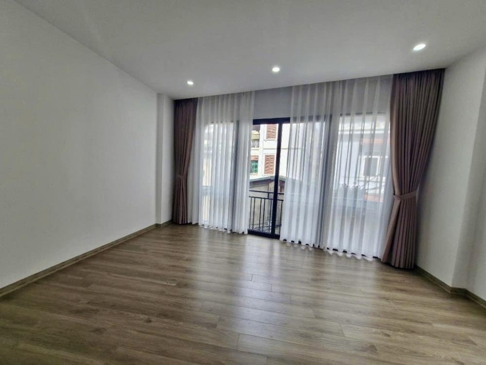 Nhà mới đẹp lô góc 30m Phan Đình Gót, ô tô tránh, gần tiện ích