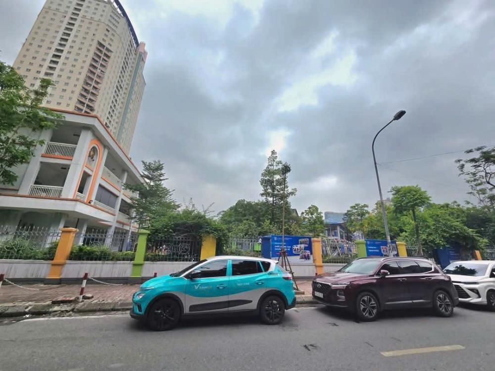 Biệt Thự Mặt Phố Cầu Giấy - 215m2, Mặt Tiền 13m - Kinh Doanh/Ở - Giá Tốt