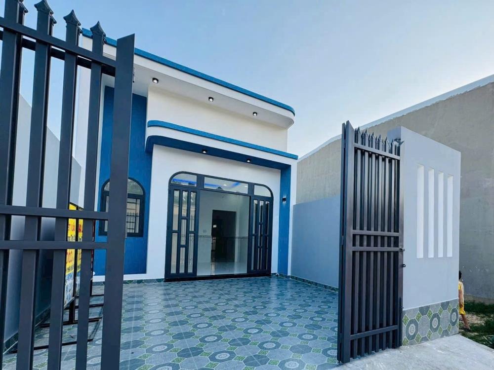 Bán Gấp Nhà Cấp 4 Bình Chánh, 690tr - Vị Trí Đắc Địa, Sổ Hồng Riêng
