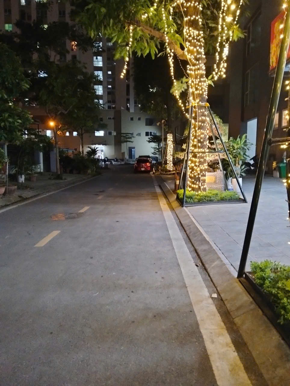 Biệt Thự Dịch Vọng Thành Thái: 306m2, 4 Tầng, 95 Tỷ - Vị Trí Đắc Địa