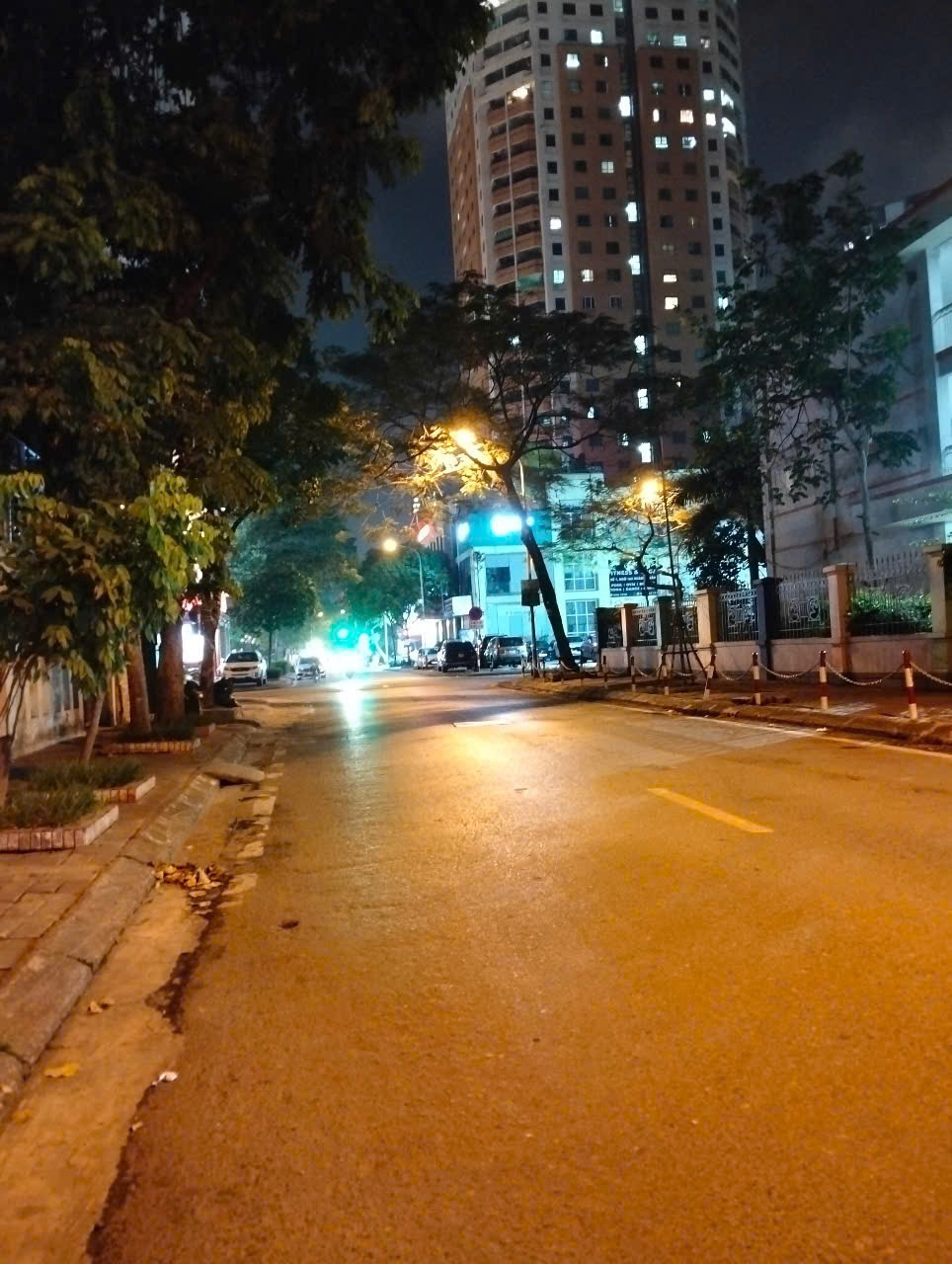 Biệt Thự Dịch Vọng Thành Thái: 306m2, 4 Tầng, 95 Tỷ - Vị Trí Đắc Địa