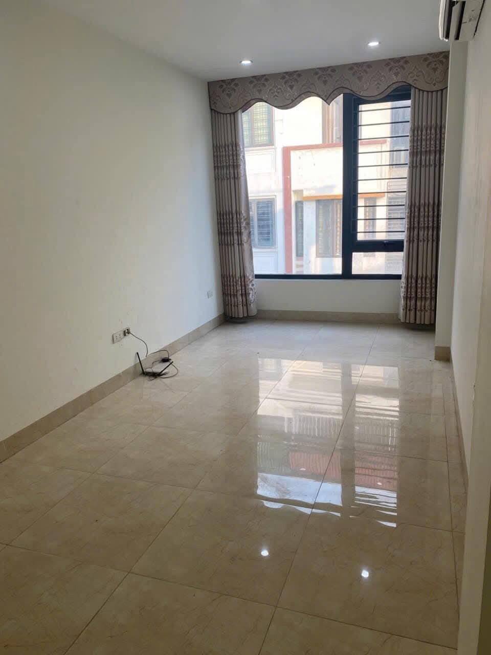 Bán Gấp Căn Nhà Vị Trí Đắc Địa, Kinh Doanh & Đầu Tư Tốt - Khu A Yên Nghĩa