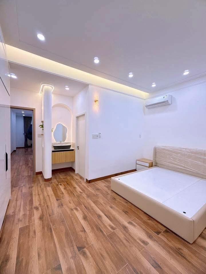Bán Nhà Mai Dịch - Cầu Giấy Giá Tốt: 75m², 20.8 Tỷ, Vị Trí Đắc Địa