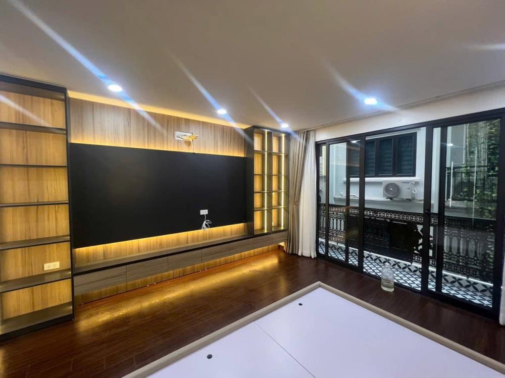 Nhà phố 6 tầng, thang máy, gara ô tô, mặt tiền 4.5m - Hoàng Văn Thụ, Hoàng Mai - Giá 18 tỷ