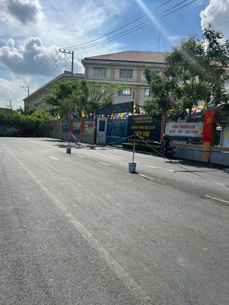 Nhà Mặt Tiền Kinh Doanh Quận 9 - 7.5 tỷ - Gần Vincom