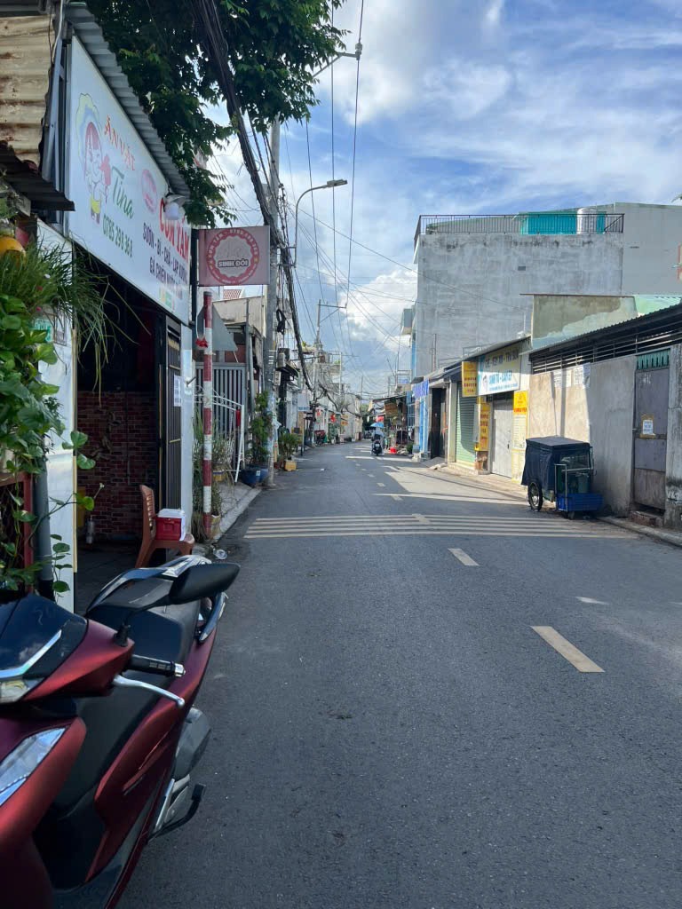 Nhà Mặt Tiền Kinh Doanh Quận 9 - 7.5 tỷ - Gần Vincom
