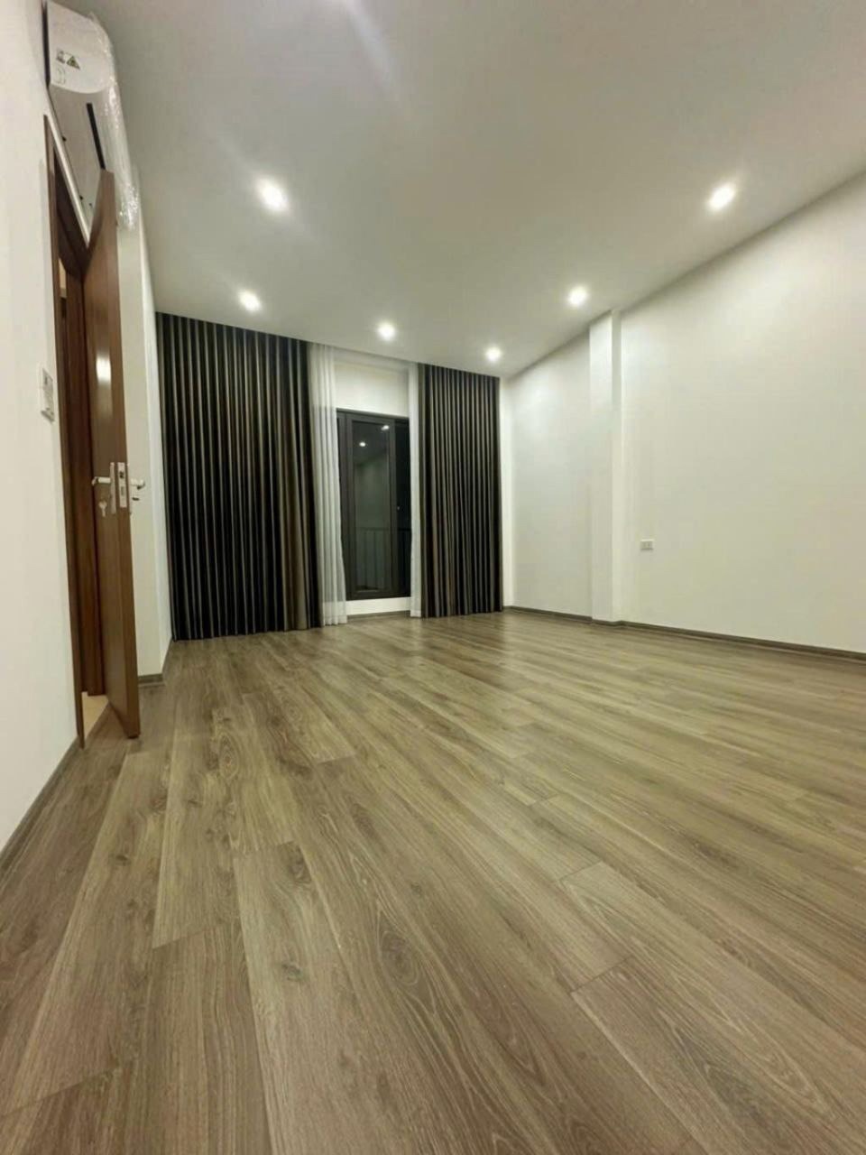 Bán nhà cầu đơ 2, mới tinh full nội thất, 7.x tỷ - Vị trí đẹp, tiện ích đầy đủ