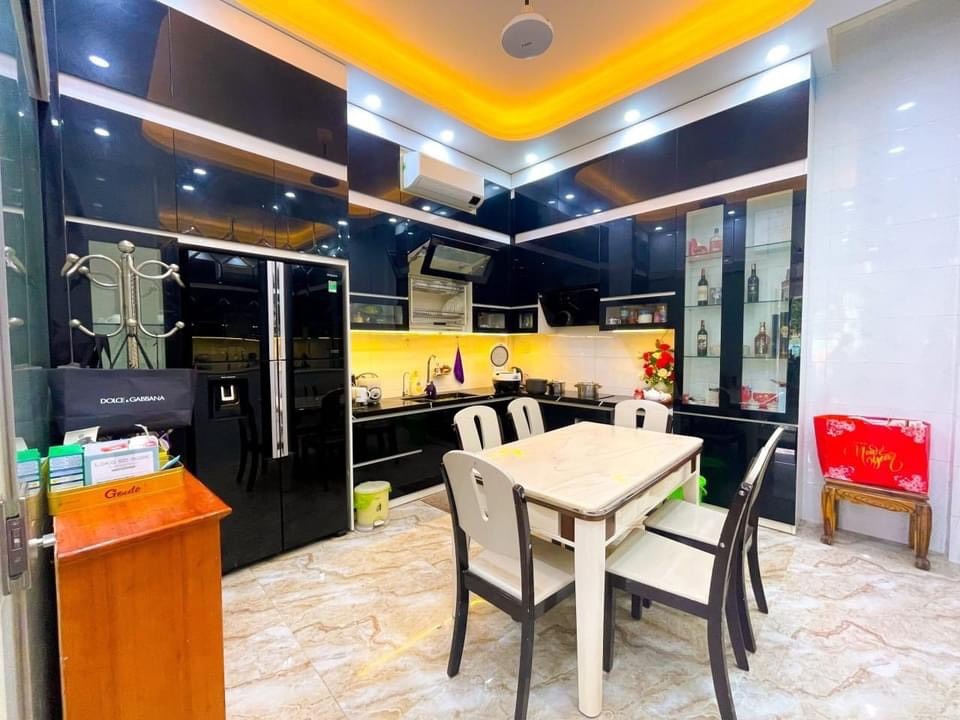 Bán nhà chiến thắng tại Văn Quán - Ô tô vào cửa - Giá 8 tỷ