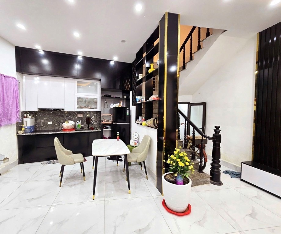 Nhà VIP Cầu Giấy: 37m2 - 9.1 tỷ, Full Nội Thất, Ngõ Xuân Thủy