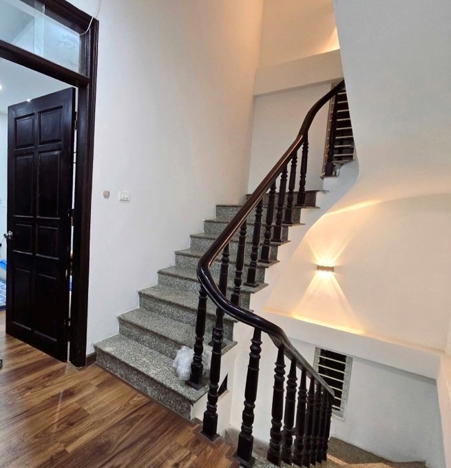 Nhà VIP Cầu Giấy: 37m2 - 9.1 tỷ, Full Nội Thất, Ngõ Xuân Thủy