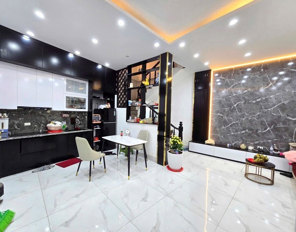 Nhà VIP Cầu Giấy: 37m2 - 9.1 tỷ, Full Nội Thất, Ngõ Xuân Thủy