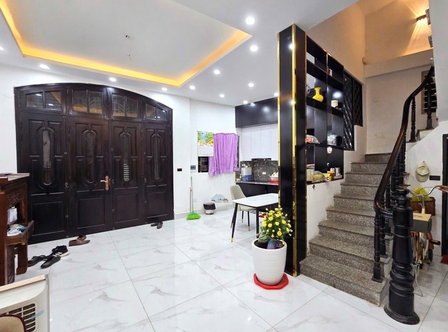 Nhà VIP Cầu Giấy: 37m2 - 9.1 tỷ, Full Nội Thất, Ngõ Xuân Thủy