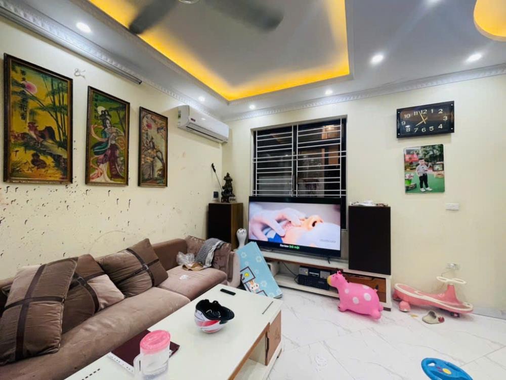 Bán Nhà Tân Mai: 43m2, 5 Tầng, Ô Tô Đỗ Cổng, Giá 7.85 Tỷ