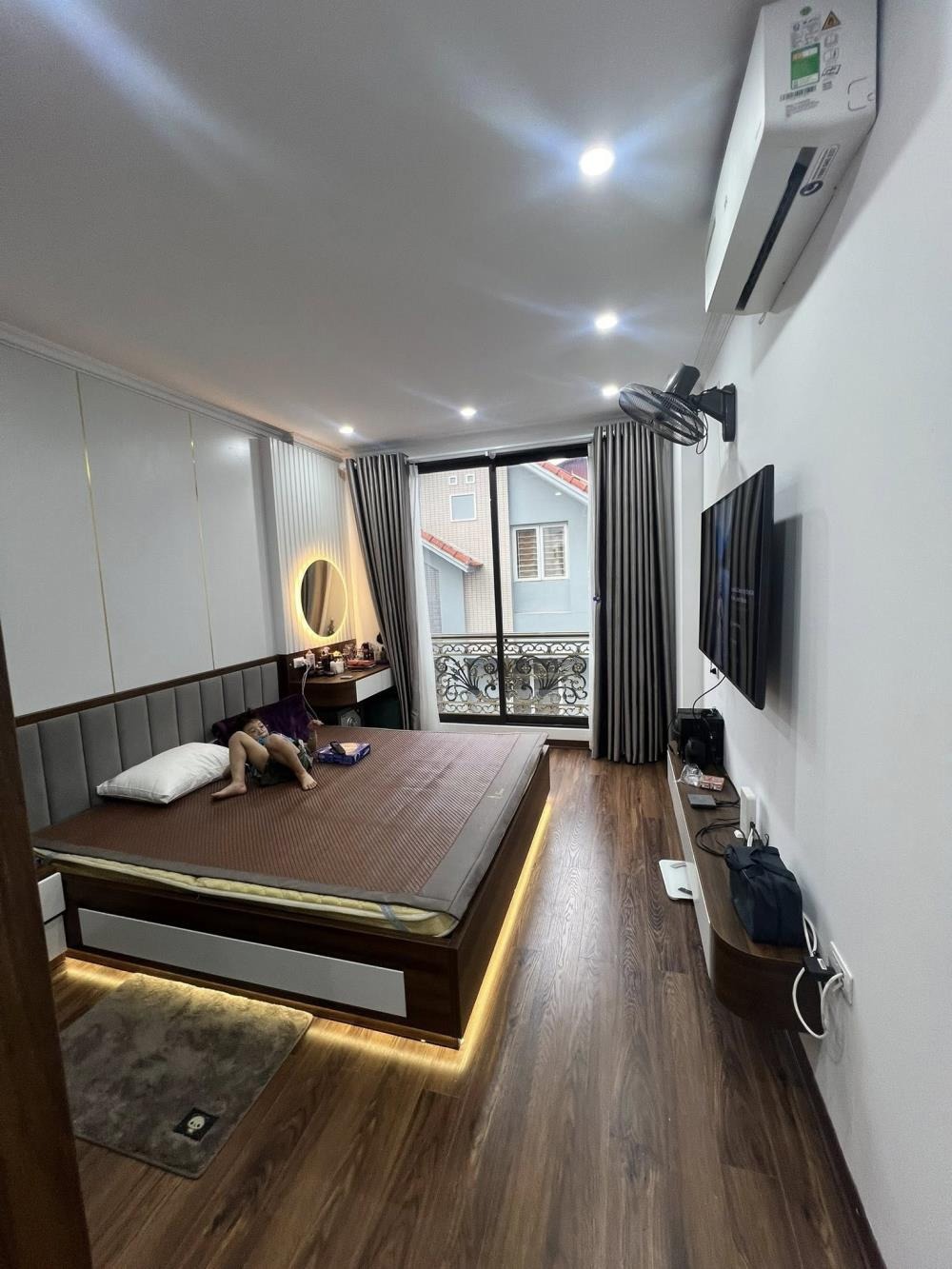 Phân Lô Oto Tây Hồ - Giá 13 Tỷ - Vị Trí Đắc Địa, Thiết Kế Hiện Đại